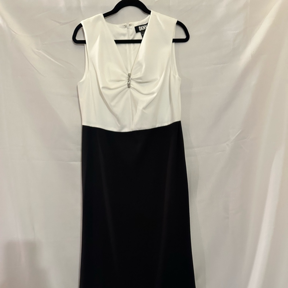 Donna Karan long formal gown, sleeveless. NWT